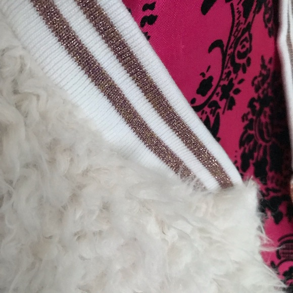 Nwot cream fuax furry fuzzy varsity bomber jacket - Picture 4 of 5